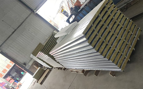 称多彩钢夹芯板