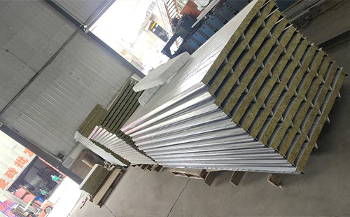 称多彩钢夹芯板安装常见问题与解决方案 称多彩钢夹芯板安装常见问题与解决方案